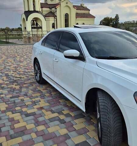 Білий Фольксваген Пассат, об'ємом двигуна 2 л та пробігом 160 тис. км за 11800 $, фото 6 на Automoto.ua