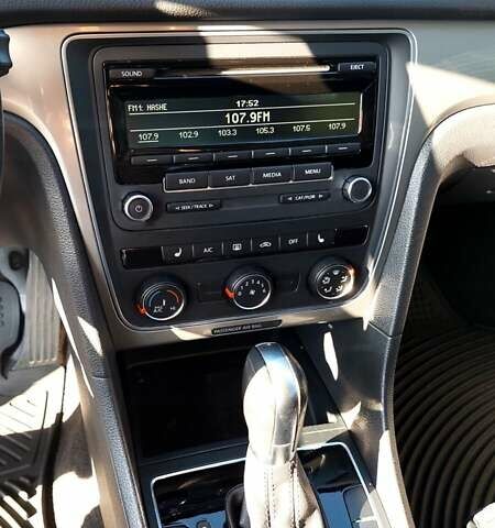 Белый Фольксваген Пассат, объемом двигателя 1.8 л и пробегом 136 тыс. км за 9999 $, фото 10 на Automoto.ua