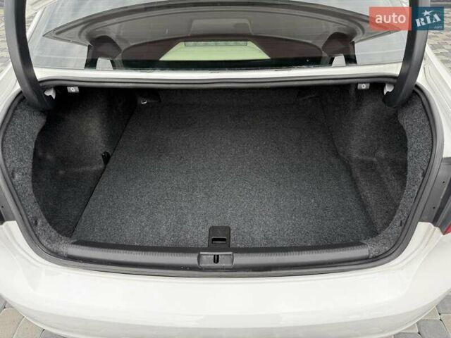 Белый Фольксваген Пассат, объемом двигателя 1.8 л и пробегом 205 тыс. км за 9900 $, фото 54 на Automoto.ua