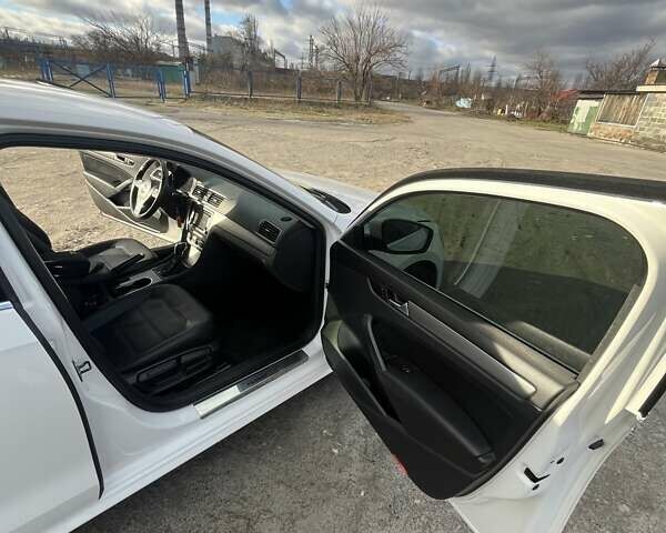 Белый Фольксваген Пассат, объемом двигателя 1.8 л и пробегом 64 тыс. км за 11700 $, фото 6 на Automoto.ua