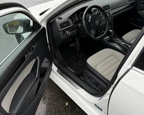 Белый Фольксваген Пассат, объемом двигателя 1.8 л и пробегом 128 тыс. км за 12499 $, фото 12 на Automoto.ua