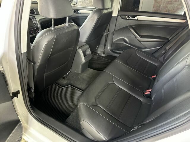 Білий Фольксваген Пассат, об'ємом двигуна 1.8 л та пробігом 167 тис. км за 9500 $, фото 9 на Automoto.ua