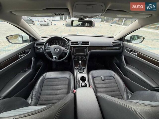 Белый Фольксваген Пассат, объемом двигателя 2 л и пробегом 242 тыс. км за 11500 $, фото 4 на Automoto.ua