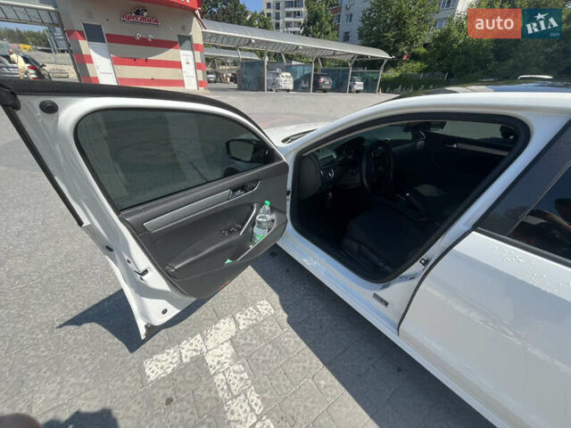 Белый Фольксваген Пассат, объемом двигателя 2.47 л и пробегом 184 тыс. км за 9500 $, фото 17 на Automoto.ua