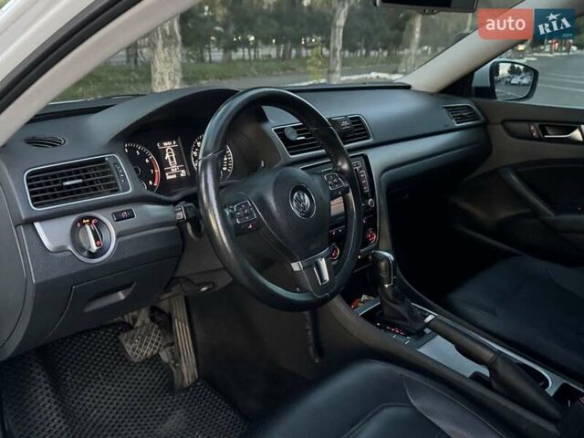 Белый Фольксваген Пассат, объемом двигателя 1.8 л и пробегом 180 тыс. км за 10999 $, фото 13 на Automoto.ua