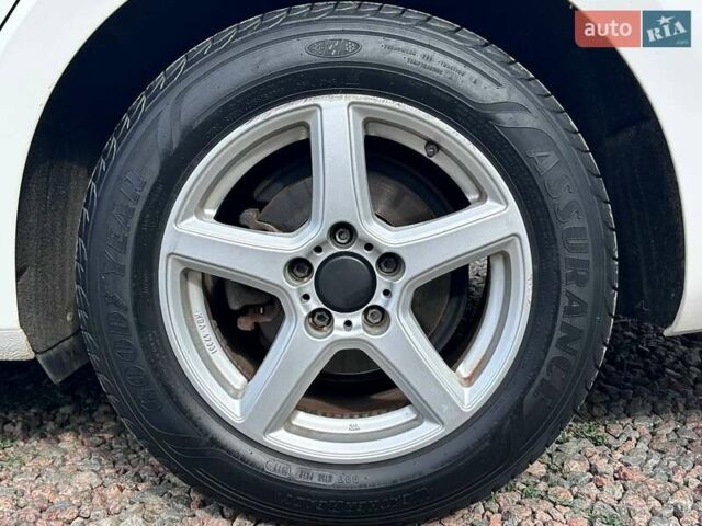 Белый Фольксваген Пассат, объемом двигателя 1.8 л и пробегом 212 тыс. км за 9700 $, фото 9 на Automoto.ua