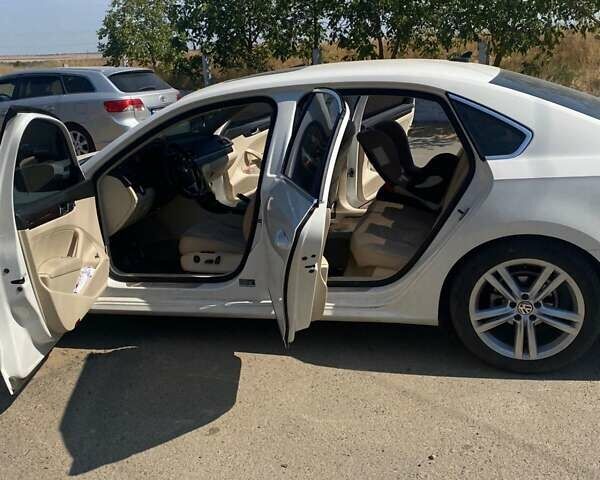 Белый Фольксваген Пассат, объемом двигателя 2 л и пробегом 225 тыс. км за 12100 $, фото 6 на Automoto.ua