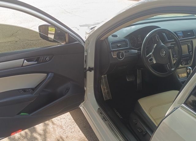 Білий Фольксваген Пассат, об'ємом двигуна 1.8 л та пробігом 158 тис. км за 11000 $, фото 6 на Automoto.ua