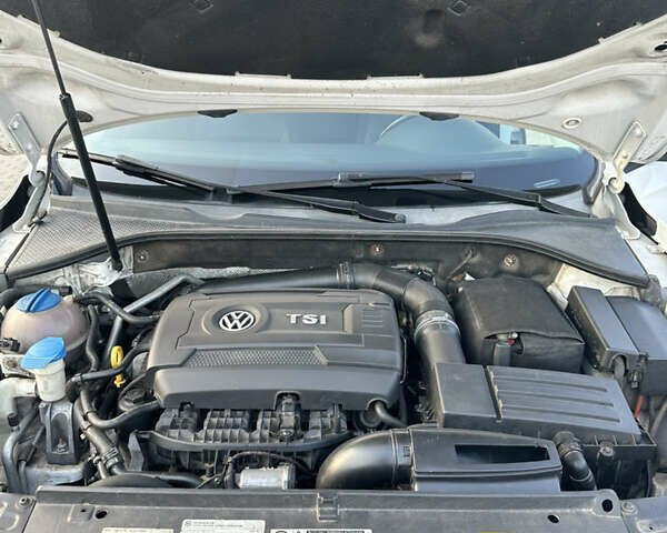 Білий Фольксваген Пассат, об'ємом двигуна 1.8 л та пробігом 146 тис. км за 9000 $, фото 16 на Automoto.ua