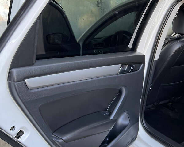 Белый Фольксваген Пассат, объемом двигателя 1.8 л и пробегом 100 тыс. км за 8800 $, фото 10 на Automoto.ua