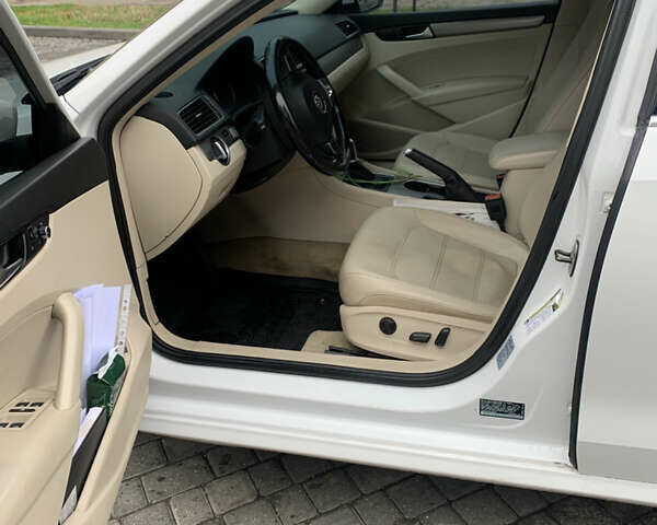 Белый Фольксваген Пассат, объемом двигателя 2 л и пробегом 235 тыс. км за 11500 $, фото 4 на Automoto.ua