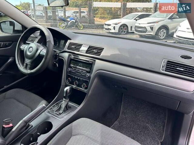 Белый Фольксваген Пассат, объемом двигателя 1.8 л и пробегом 212 тыс. км за 9700 $, фото 28 на Automoto.ua