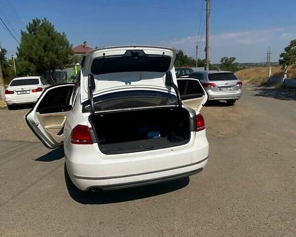 Белый Фольксваген Пассат, объемом двигателя 2 л и пробегом 225 тыс. км за 12100 $, фото 3 на Automoto.ua