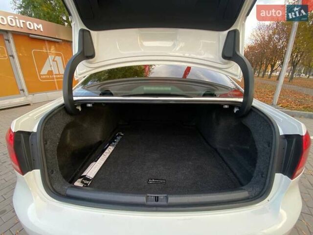 Белый Фольксваген Пассат, объемом двигателя 1.8 л и пробегом 192 тыс. км за 9900 $, фото 17 на Automoto.ua