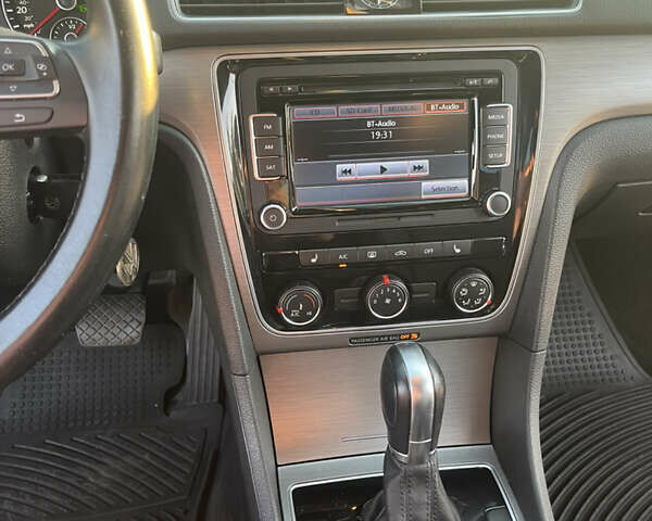 Белый Фольксваген Пассат, объемом двигателя 1.8 л и пробегом 132 тыс. км за 13000 $, фото 19 на Automoto.ua