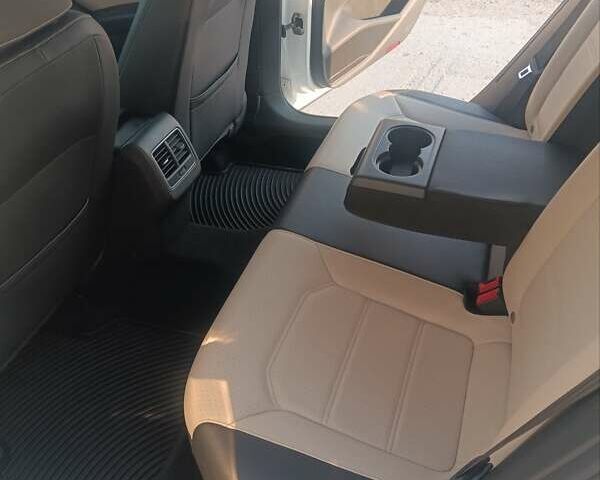 Белый Фольксваген Пассат, объемом двигателя 1.8 л и пробегом 212 тыс. км за 11000 $, фото 8 на Automoto.ua