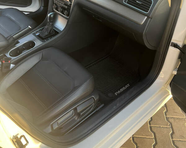 Белый Фольксваген Пассат, объемом двигателя 1.8 л и пробегом 132 тыс. км за 13000 $, фото 15 на Automoto.ua