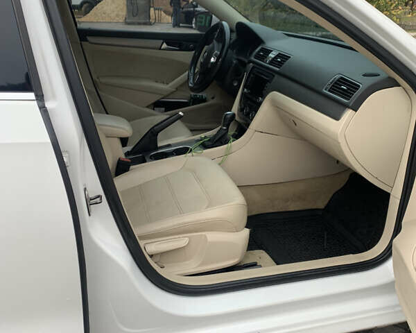 Белый Фольксваген Пассат, объемом двигателя 2 л и пробегом 235 тыс. км за 11500 $, фото 7 на Automoto.ua