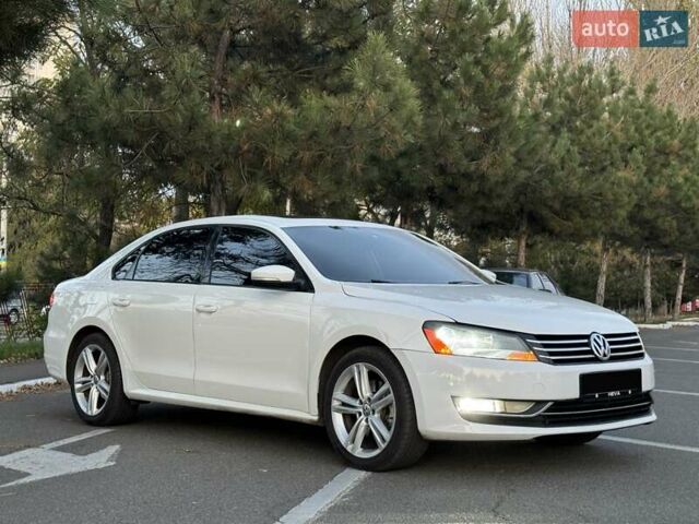 Белый Фольксваген Пассат, объемом двигателя 1.8 л и пробегом 180 тыс. км за 10999 $, фото 4 на Automoto.ua