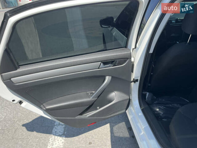 Белый Фольксваген Пассат, объемом двигателя 2.47 л и пробегом 184 тыс. км за 9500 $, фото 14 на Automoto.ua