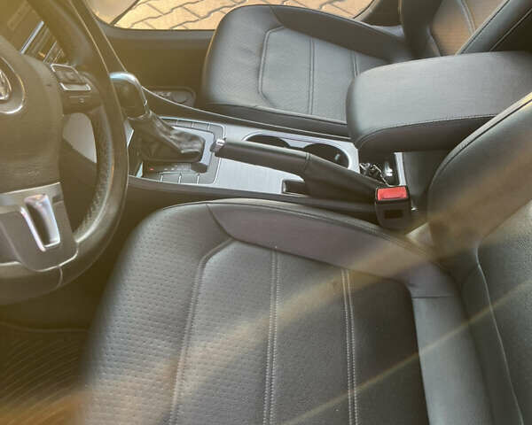 Белый Фольксваген Пассат, объемом двигателя 1.8 л и пробегом 132 тыс. км за 13000 $, фото 17 на Automoto.ua