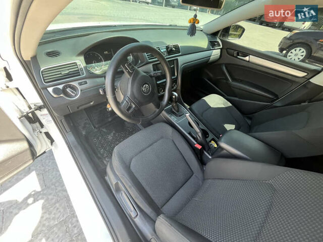 Белый Фольксваген Пассат, объемом двигателя 2.47 л и пробегом 184 тыс. км за 9500 $, фото 16 на Automoto.ua