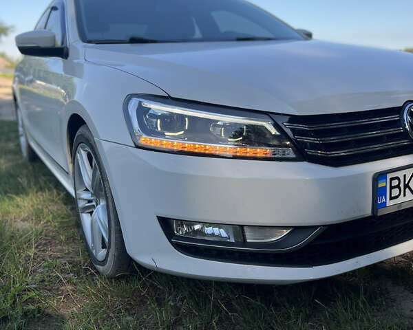 Белый Фольксваген Пассат, объемом двигателя 2 л и пробегом 197 тыс. км за 13200 $, фото 15 на Automoto.ua