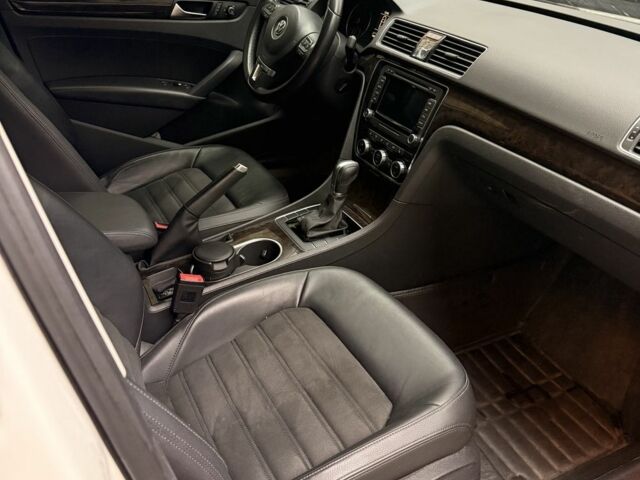 Белый Фольксваген Пассат, объемом двигателя 2 л и пробегом 168 тыс. км за 13000 $, фото 4 на Automoto.ua