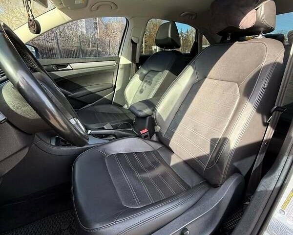 Білий Фольксваген Пассат, об'ємом двигуна 1.8 л та пробігом 184 тис. км за 11500 $, фото 9 на Automoto.ua