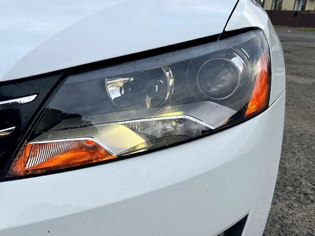 Білий Фольксваген Пассат, об'ємом двигуна 1.8 л та пробігом 174 тис. км за 10000 $, фото 1 на Automoto.ua