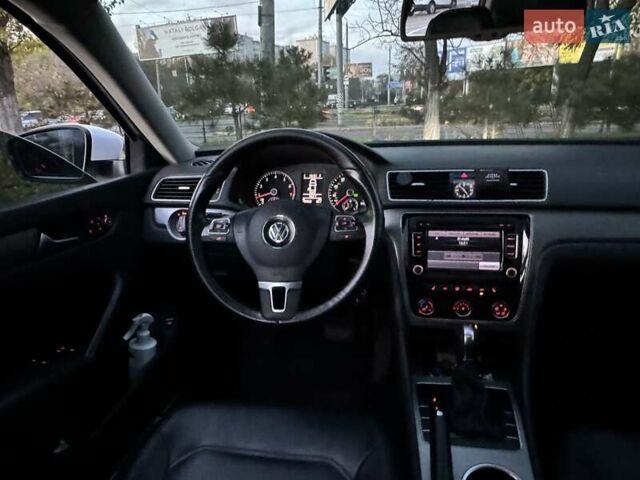 Белый Фольксваген Пассат, объемом двигателя 1.8 л и пробегом 180 тыс. км за 10999 $, фото 18 на Automoto.ua