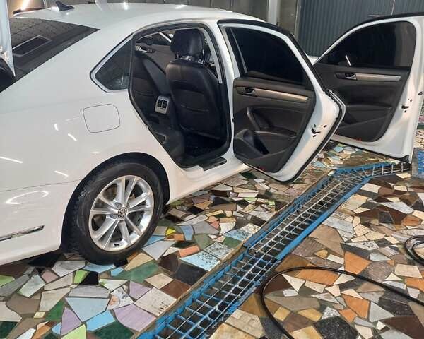 Белый Фольксваген Пассат, объемом двигателя 1.8 л и пробегом 198 тыс. км за 12500 $, фото 8 на Automoto.ua