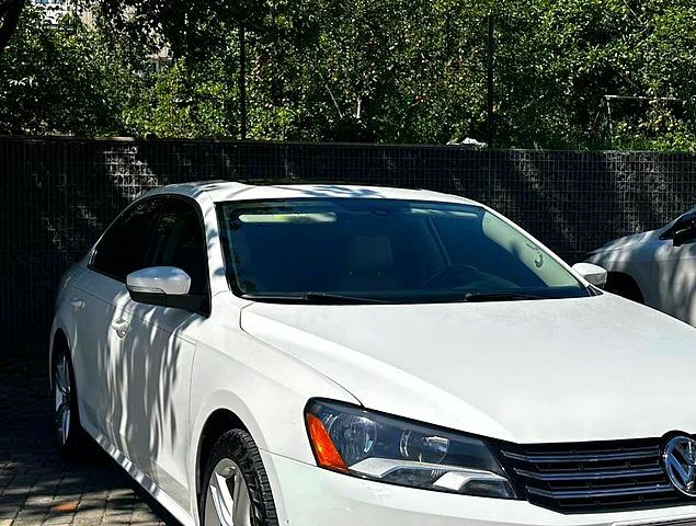 Белый Фольксваген Пассат, объемом двигателя 1.8 л и пробегом 157 тыс. км за 11800 $, фото 5 на Automoto.ua