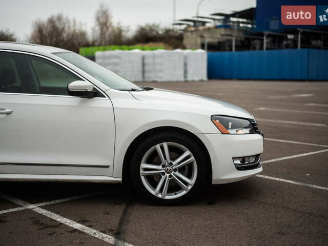 Білий Фольксваген Пассат, об'ємом двигуна 2 л та пробігом 205 тис. км за 12999 $, фото 8 на Automoto.ua