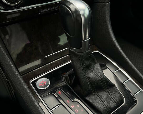 Білий Фольксваген Пассат, об'ємом двигуна 2 л та пробігом 234 тис. км за 13499 $, фото 9 на Automoto.ua