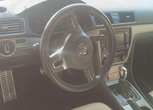 Білий Фольксваген Пассат, об'ємом двигуна 1.8 л та пробігом 158 тис. км за 11000 $, фото 5 на Automoto.ua