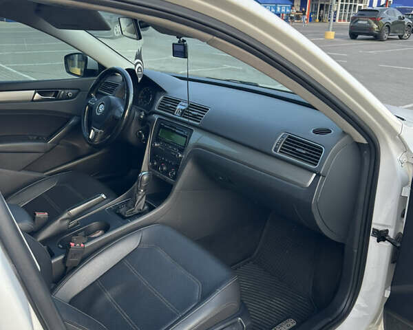 Білий Фольксваген Пассат, об'ємом двигуна 1.8 л та пробігом 146 тис. км за 9000 $, фото 8 на Automoto.ua