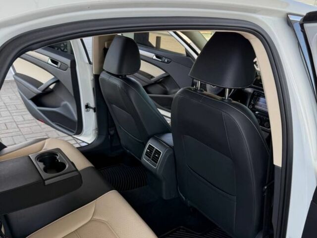 Белый Фольксваген Пассат, объемом двигателя 1.8 л и пробегом 210 тыс. км за 10999 $, фото 12 на Automoto.ua