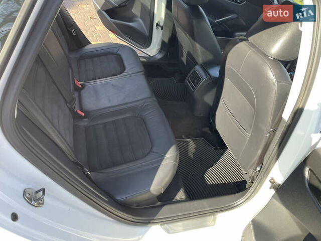 Белый Фольксваген Пассат, объемом двигателя 1.97 л и пробегом 176 тыс. км за 12850 $, фото 16 на Automoto.ua