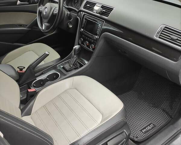 Белый Фольксваген Пассат, объемом двигателя 1.8 л и пробегом 283 тыс. км за 9700 $, фото 11 на Automoto.ua