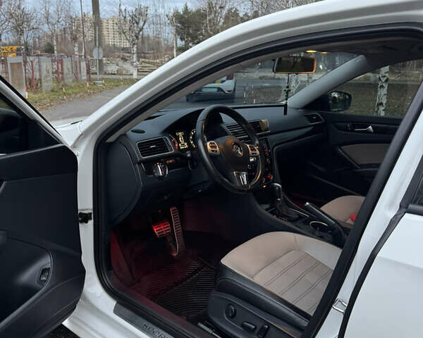Білий Фольксваген Пассат, об'ємом двигуна 1.8 л та пробігом 221 тис. км за 11000 $, фото 21 на Automoto.ua