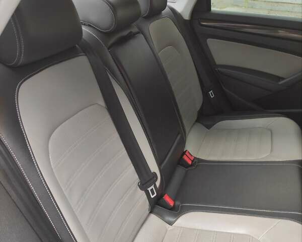 Белый Фольксваген Пассат, объемом двигателя 1.8 л и пробегом 283 тыс. км за 9700 $, фото 3 на Automoto.ua