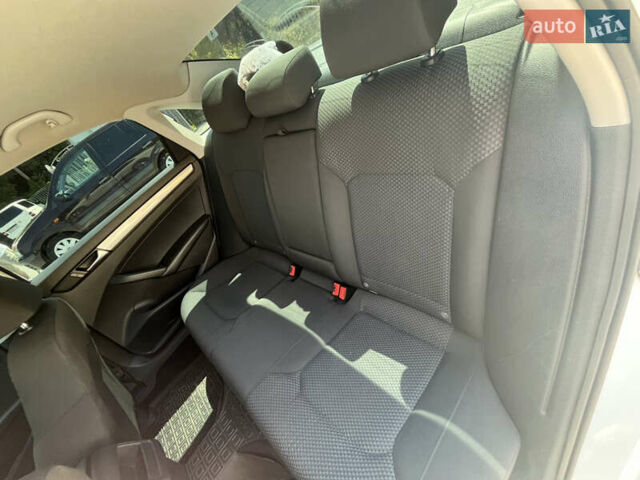 Белый Фольксваген Пассат, объемом двигателя 2.47 л и пробегом 184 тыс. км за 9500 $, фото 15 на Automoto.ua