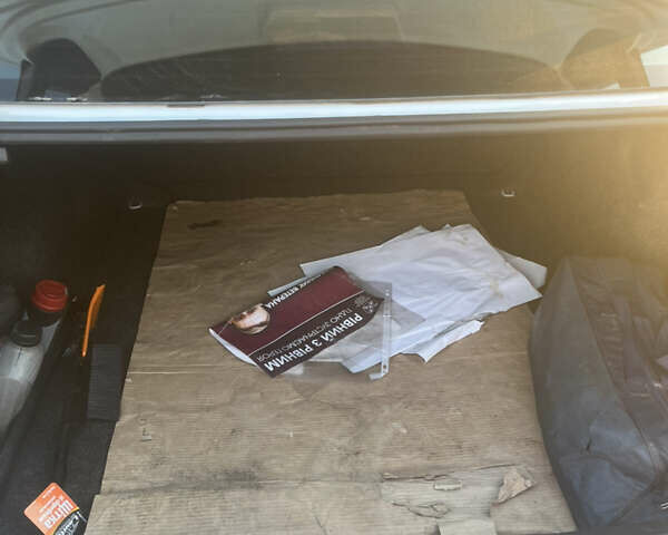 Белый Фольксваген Пассат, объемом двигателя 1.8 л и пробегом 132 тыс. км за 13000 $, фото 11 на Automoto.ua