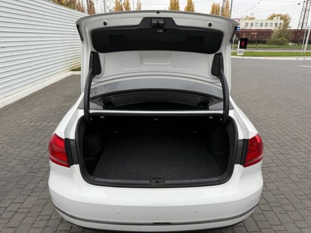 Белый Фольксваген Пассат, объемом двигателя 2 л и пробегом 152 тыс. км за 12350 $, фото 19 на Automoto.ua