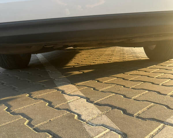 Белый Фольксваген Пассат, объемом двигателя 1.8 л и пробегом 132 тыс. км за 13000 $, фото 4 на Automoto.ua