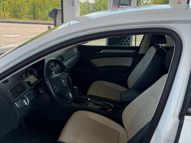 Белый Фольксваген Пассат, объемом двигателя 1.8 л и пробегом 210 тыс. км за 10999 $, фото 9 на Automoto.ua