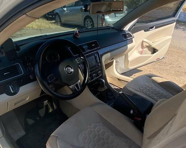 Белый Фольксваген Пассат, объемом двигателя 2 л и пробегом 225 тыс. км за 12100 $, фото 1 на Automoto.ua