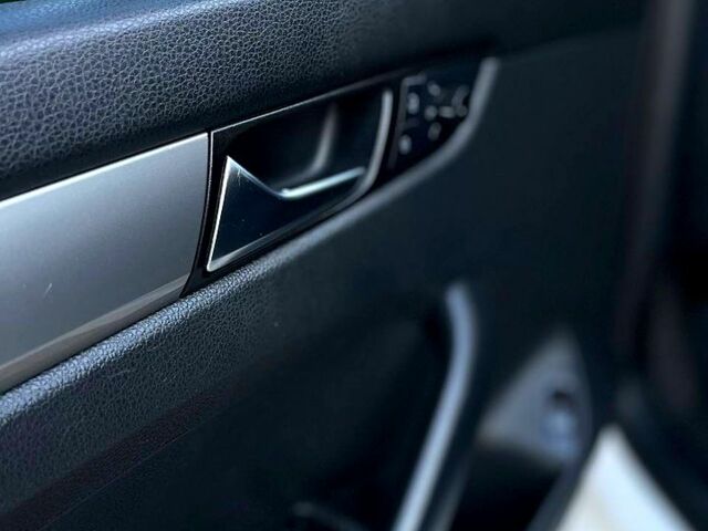 Белый Фольксваген Пассат, объемом двигателя 1.8 л и пробегом 280 тыс. км за 9500 $, фото 3 на Automoto.ua