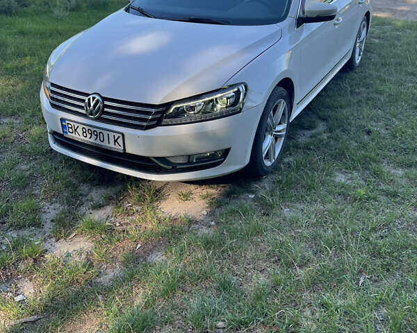 Белый Фольксваген Пассат, объемом двигателя 2 л и пробегом 197 тыс. км за 13200 $, фото 17 на Automoto.ua